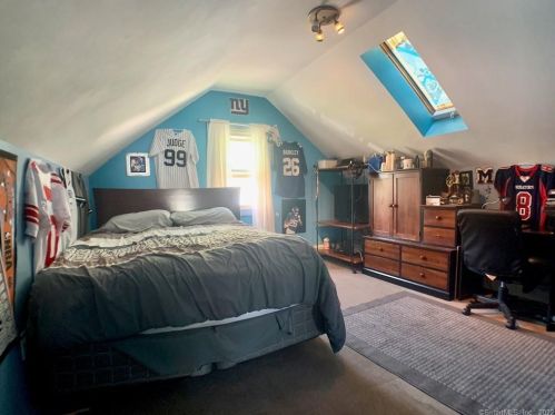 29 Cedar Crst Pl, Norwalk CT 06854-1402 exterior