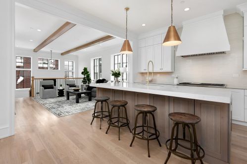 2137 Clifton Ave, Chicago IL 60614-4116 exterior