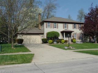 10141 Huntington Park Dr, Cleveland, OH 44136-2572