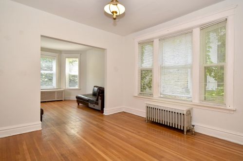 3854 Claremont Ave, Chicago IL 60618-3820 exterior