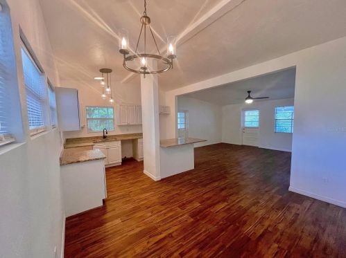 527 Broxburn Ave, Tampa FL  33617-7823 exterior