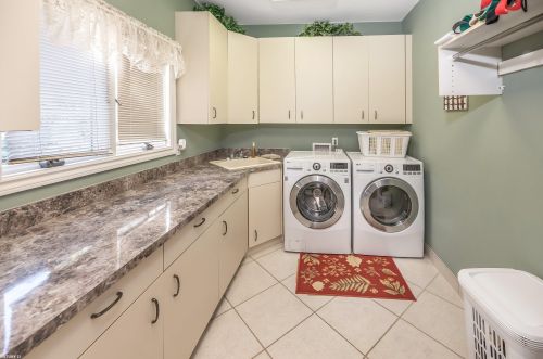 33654 Lotties Dr, New Baltimore MI 48047-2378 exterior