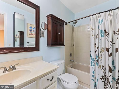 16 Cliveden Ct, Trenton NJ 08648-1400 exterior