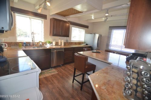 10700 Tanque Verde Rd, Tucson AZ 85749-9611 exterior