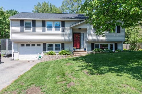 15 Broken Ground Dr, Concord, NH 03301-5899