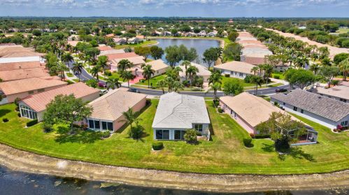 12708 Coral Lk Dr, Boynton Beach FL 33437-4142 exterior