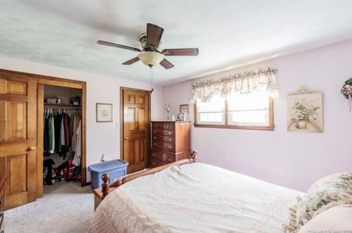 10 Montclair Dr, Enfield CT 06082-3025 exterior