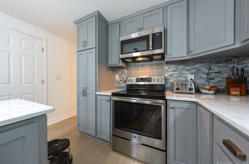 9 Pne Dr, Windsor CT 06095-3531 exterior