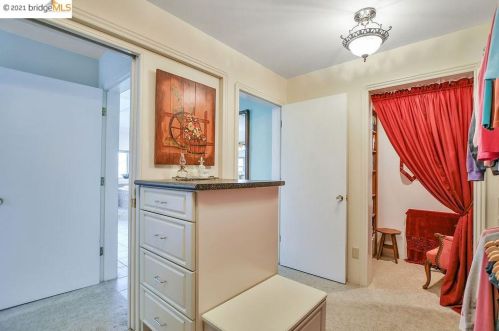 2884 Ln Dr, Concord CA 94518-2106 exterior