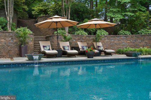 624 Live Oak Dr, Mc Lean VA 22101-1563 exterior