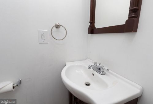 7246 Bryan St, Philadelphia PA 19119-1635 exterior