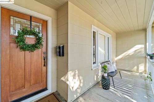 140 Roslyn Dr, Concord CA 94518-1234 exterior