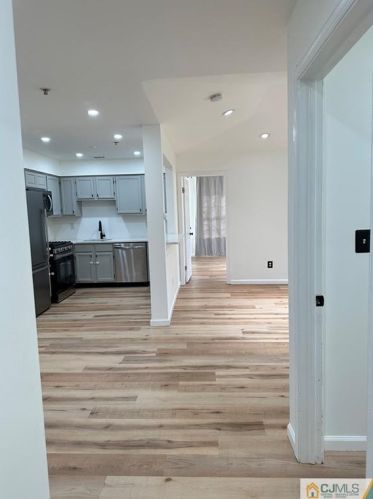 1432 Waterford Dr, Edison NJ  08817-1930 exterior