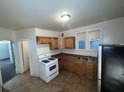 7407 May St, Chicago, IL 60621-1038