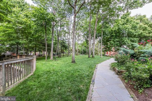 4656 Lambert Dr, Alexandria VA 22311-4942 exterior