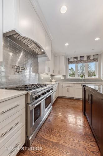 111 Clinton Ave, Elmhurst IL 60126-2906 exterior