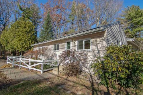 11 Bow Bog Rd, Concord NH 03304-4001 exterior