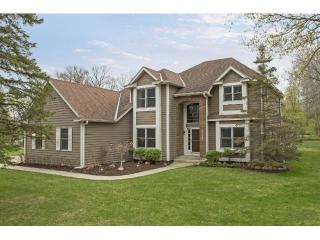 1095 Holly Ln, Chanhassen, MN 55317-9436