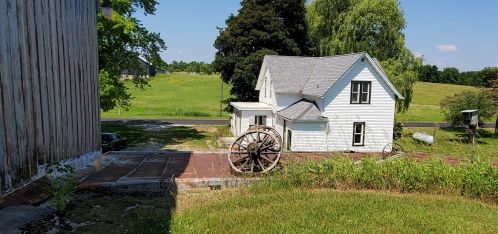 9411 Francis Creek Rd, Manitowoc, WI 54220-9695