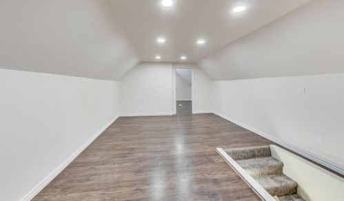 8740 Escanaba Ave, Chicago IL  60617-3115 exterior