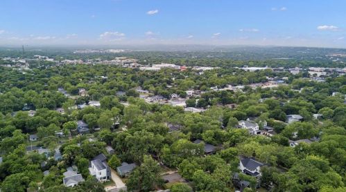 1511 Alguno Rd, Austin TX  78757-3303 exterior