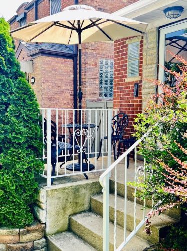 6244 Keeler Ave, Chicago, IL 60646-5110