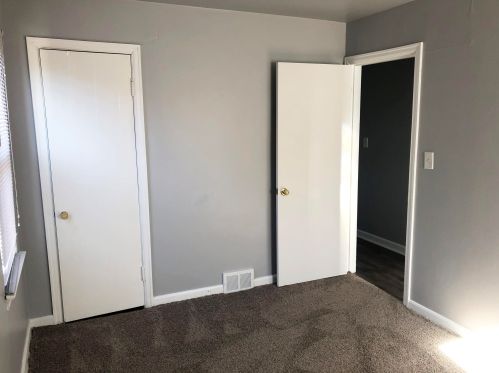 8011 Burleigh St, Milwaukee WI 53222-4918 exterior