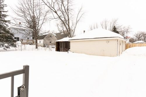 905 Tappan St, Bull Valley IL 60098-2451 exterior