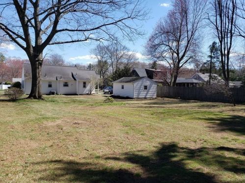 170 Meadowbrook Ave, West Springfield MA 01089-2946 exterior