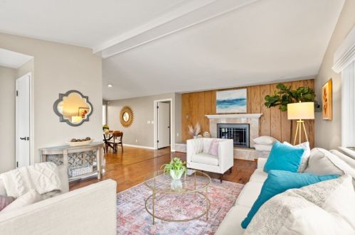 6750 Yates Rd, Milwaukee WI 53217-3943 exterior