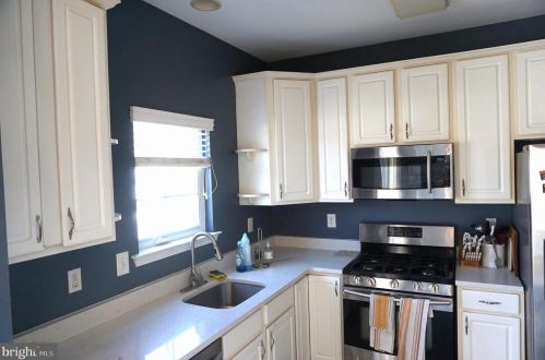 21 Fallview Ct, Trenton NJ 08690-3216 exterior