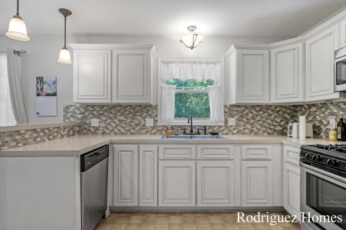 3214 Brookshire Dr, Grand Rapids MI 49508-2445 exterior