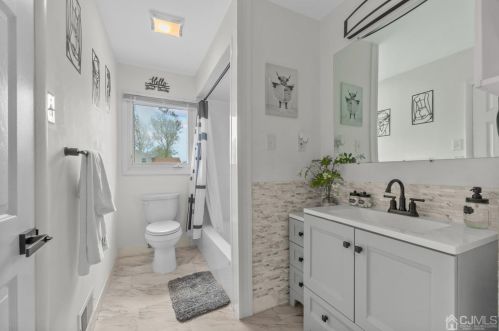 17 Dumas Rd, Old Bridge NJ  08857-1680 exterior