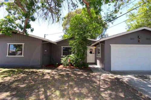 1431 Darlene Dr, Concord CA  94520-3910 exterior