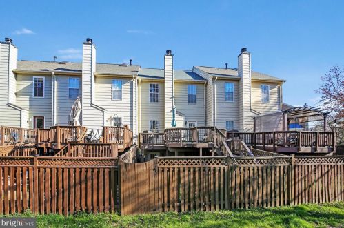 6020 Kestner Cir, Alexandria VA  22315-4833 exterior