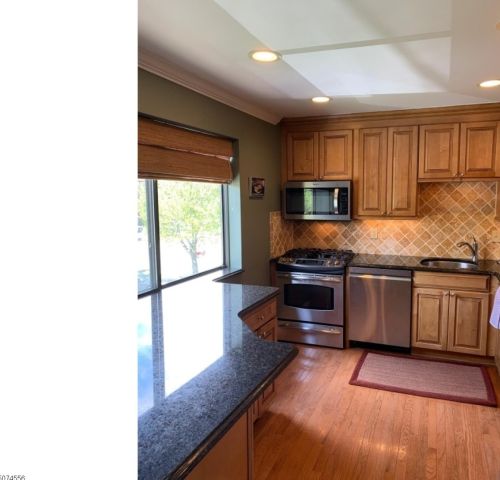 54 Metro Vista Dr, Paterson, NJ 07506-3428