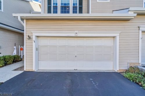 34 Alexandra Way, Clinton, NJ 08809-2625