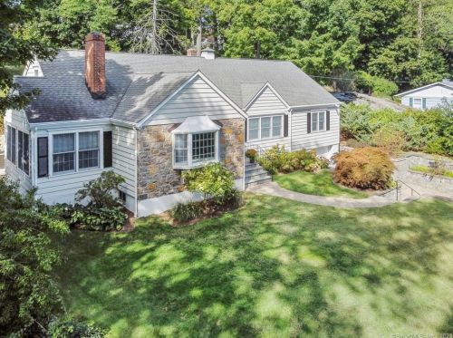 13 Hickory Dr, Greenwich CT 06831-4916 exterior