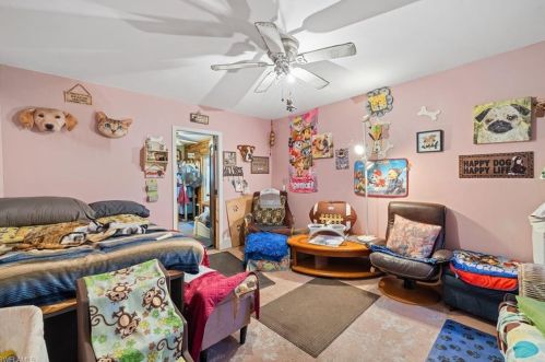 561 2 St, Naples FL 34117-9366 exterior