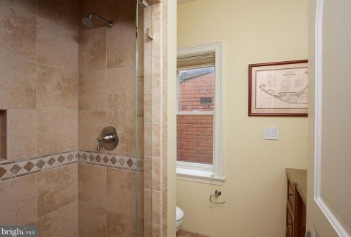 1803 Phelps Pl, Washington DC 20008-1851 exterior