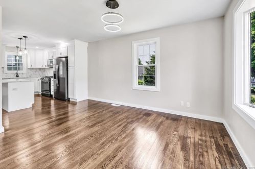 131 High St, Derby CT 06418-2721 exterior