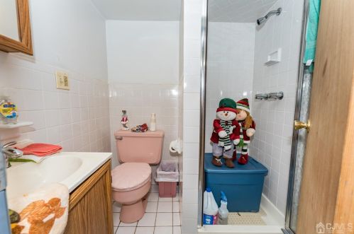 72 Lehigh Ave, Avenel NJ 07001-1840 exterior