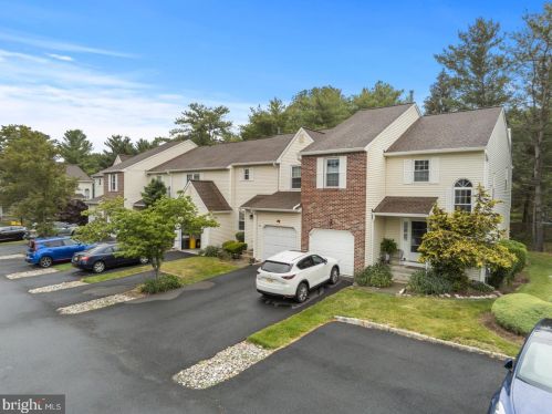 24 Revere Ct, Trenton NJ  08628-3610 exterior