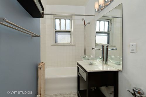 3602 Pine Grove Ave, Chicago IL 60613-4509 exterior