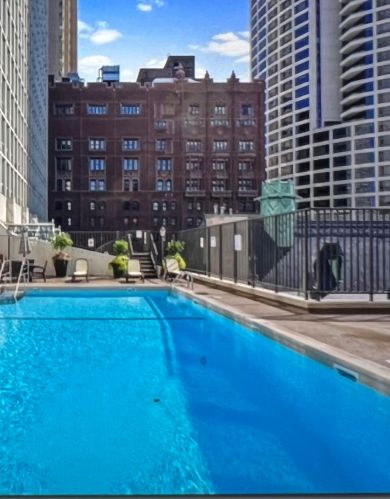 111 Chestnut St, Chicago IL  60610-2016 exterior