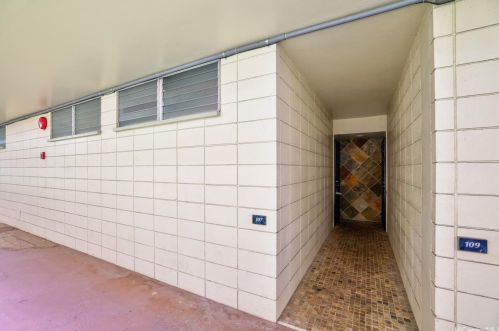 2050 Nuuanu Ave, Honolulu HI  96817-2518 exterior