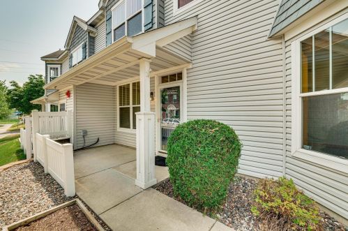 1932 Shamrock Pl, Chaska, MN 55318-5405