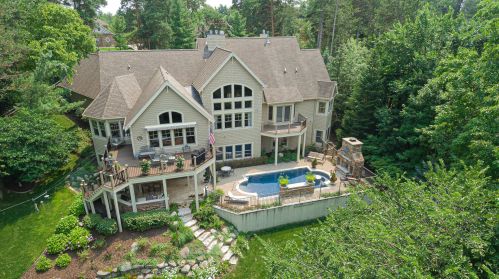 2041 Tall Pne Dr, Grand Rapids MI exterior