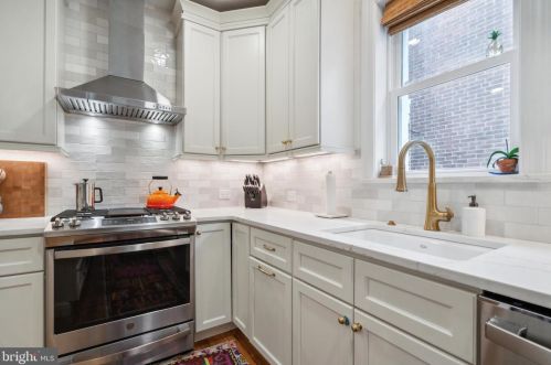 652 Johnson St, Philadelphia PA 19138-1039 exterior