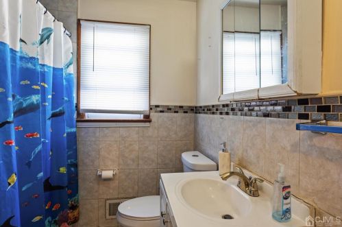 34 Sharot St, Carteret NJ 07008-2908 exterior